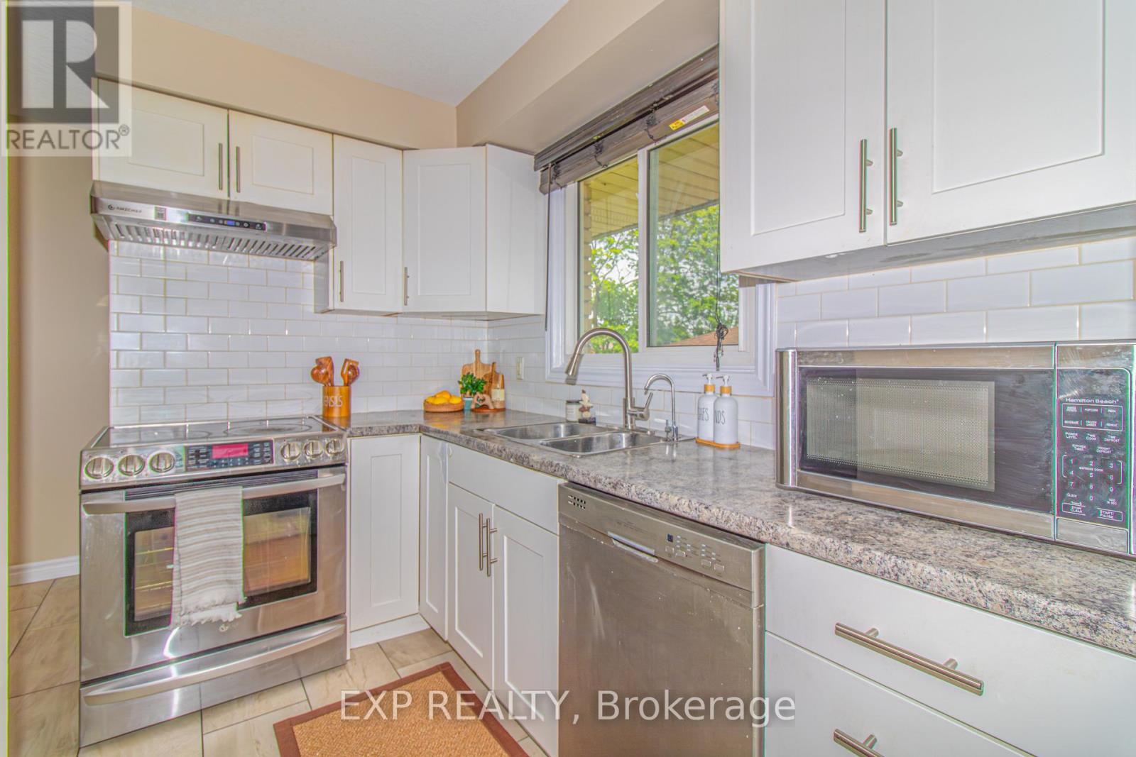 35 Hillsborough Crescent, Kitchener, Ontario  N2E 1J5 - Photo 10 - X13202190