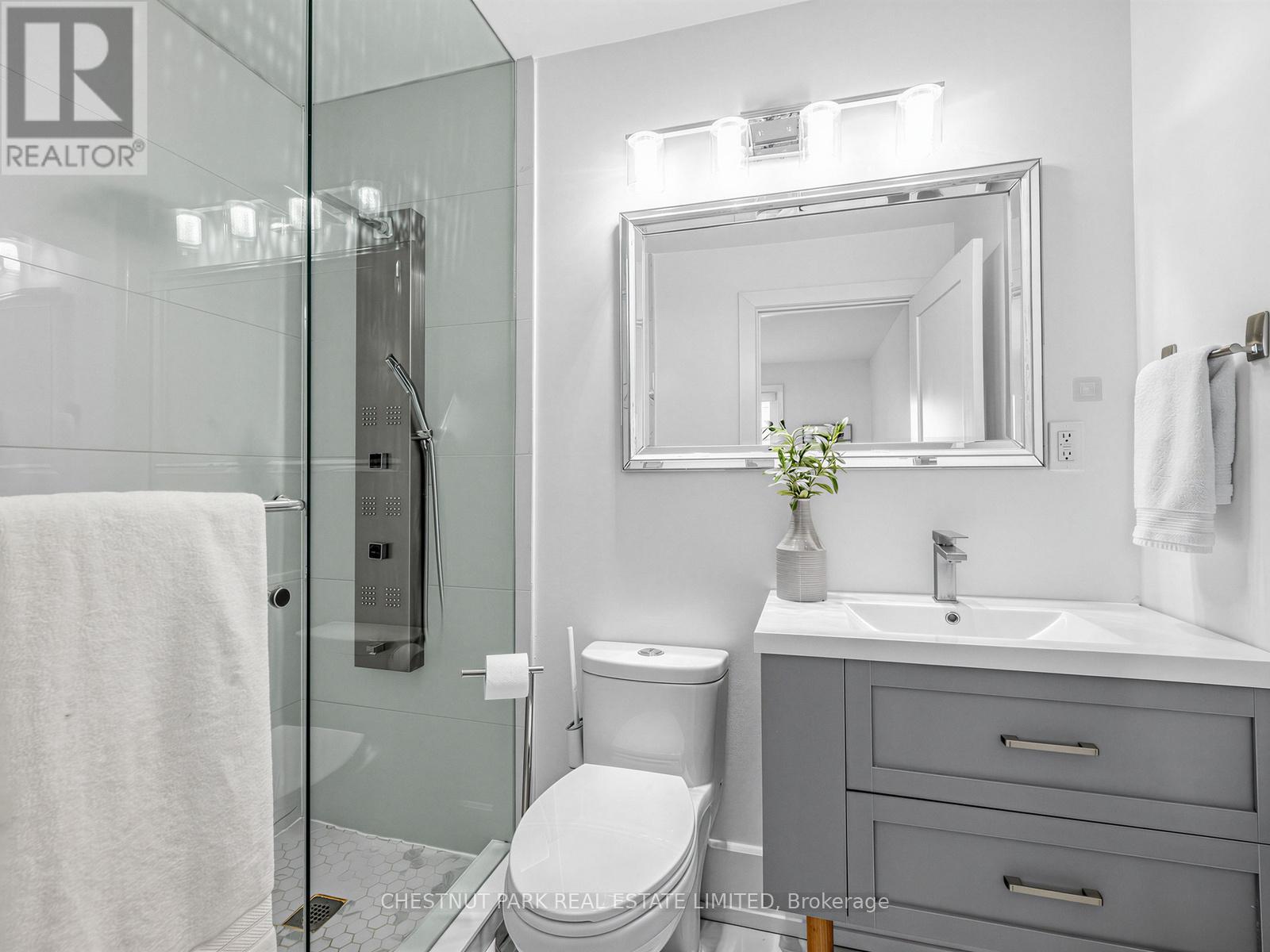 209 Robina Avenue, Toronto, Ontario  M6C 3Y9 - Photo 24 - C13208094
