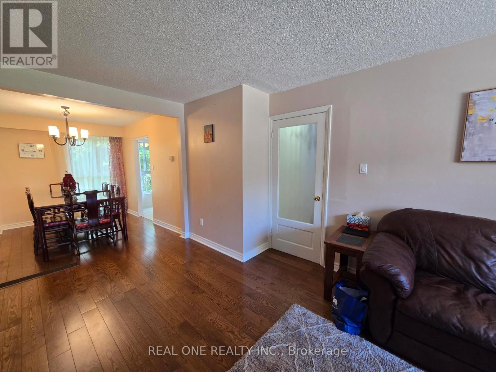 174 Rusty Crestway, Toronto, Ontario  M2J 2Y6 - Photo 11 - C13208108
