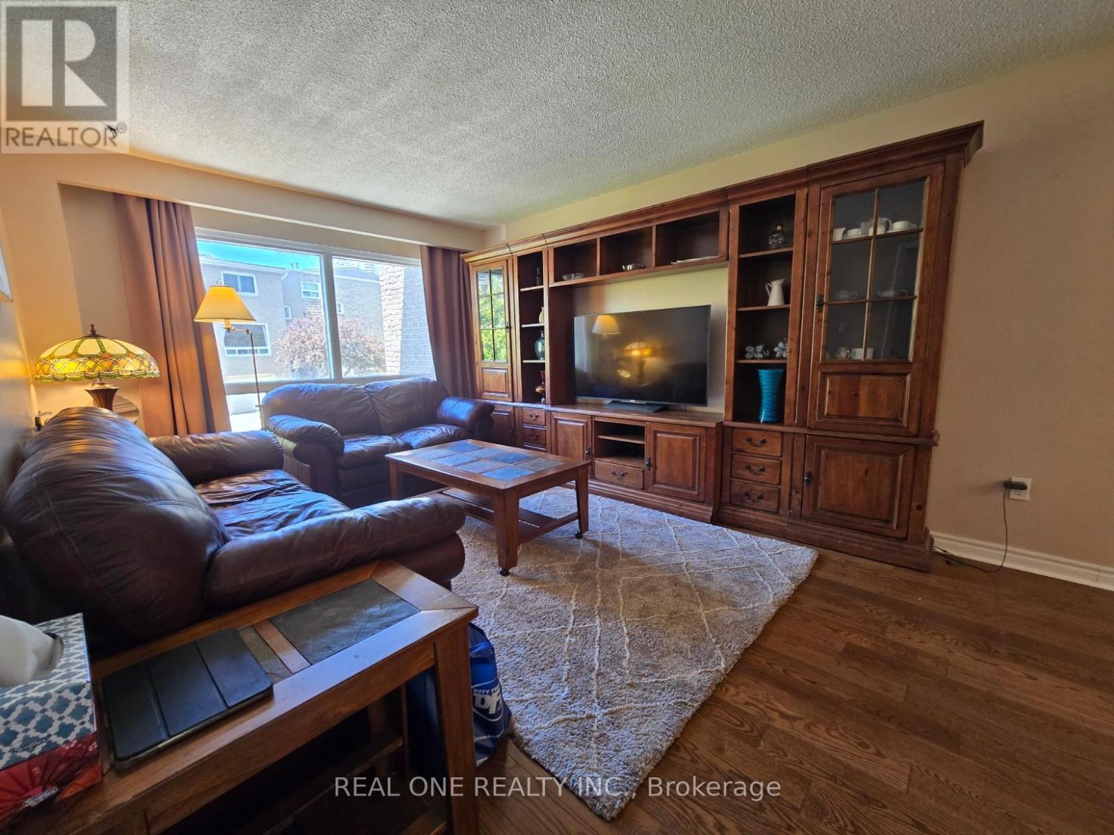 174 Rusty Crestway, Toronto, Ontario  M2J 2Y6 - Photo 4 - C13208108