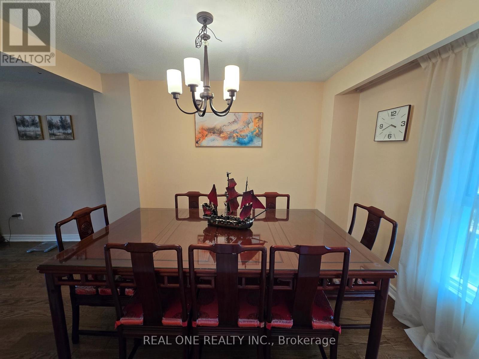 174 Rusty Crestway, Toronto, Ontario  M2J 2Y6 - Photo 8 - C13208108