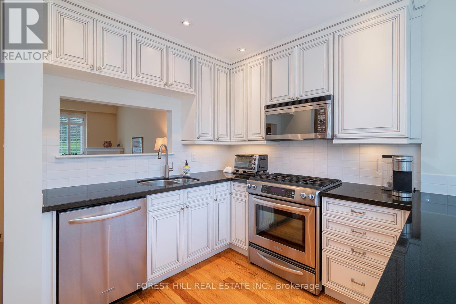 1a Heathdale Road, Toronto, Ontario  M6C 1M5 - Photo 12 - C13208126