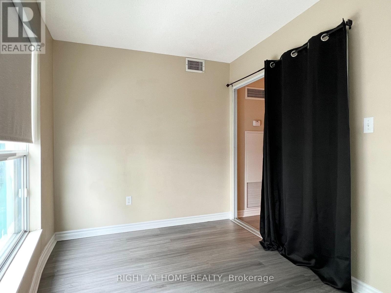 1208 - 7 Lorraine Drive, Toronto, Ontario  M2N 7H2 - Photo 11 - C13208258