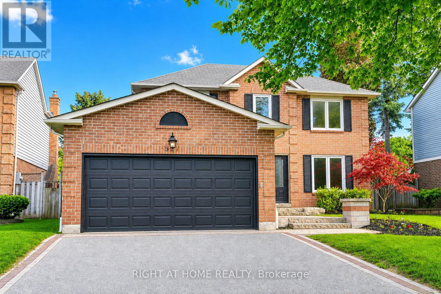 527 BEECH STREET E, Whitby, Ontario
