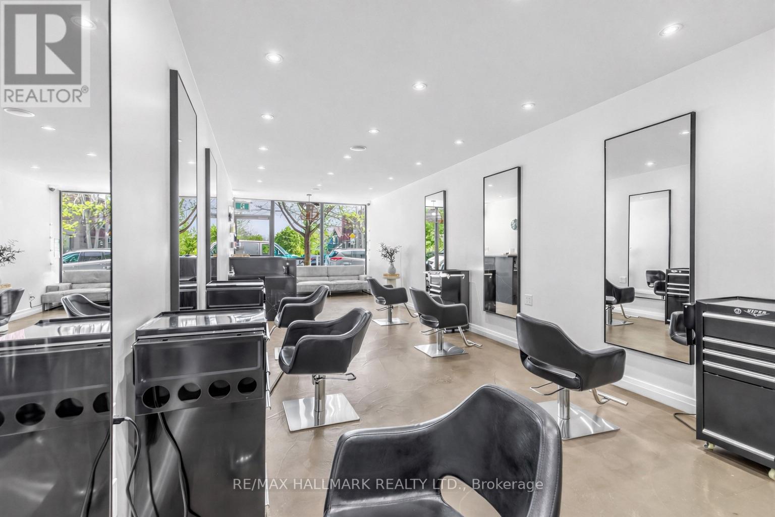 1924 Danforth Avenue, Toronto, Ontario  M4C 1J4 - Photo 11 - E13207972