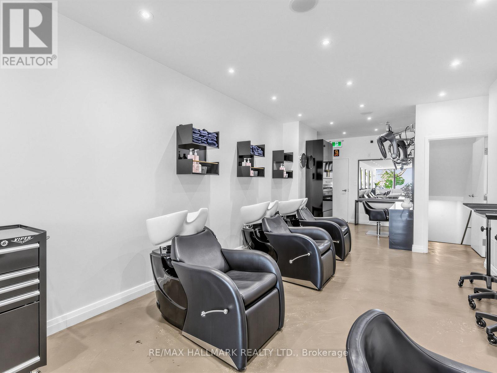 1924 Danforth Avenue, Toronto, Ontario  M4C 1J4 - Photo 12 - E13207972