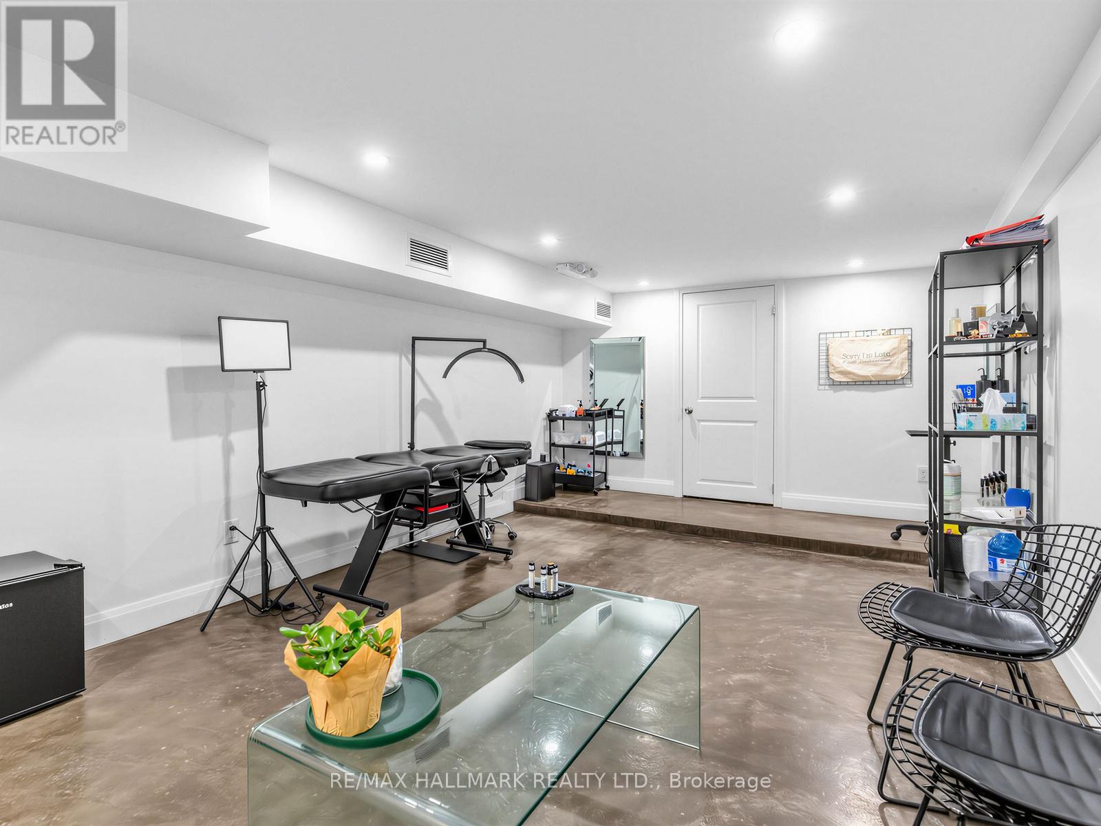 1924 Danforth Avenue, Toronto, Ontario  M4C 1J4 - Photo 29 - E13207972