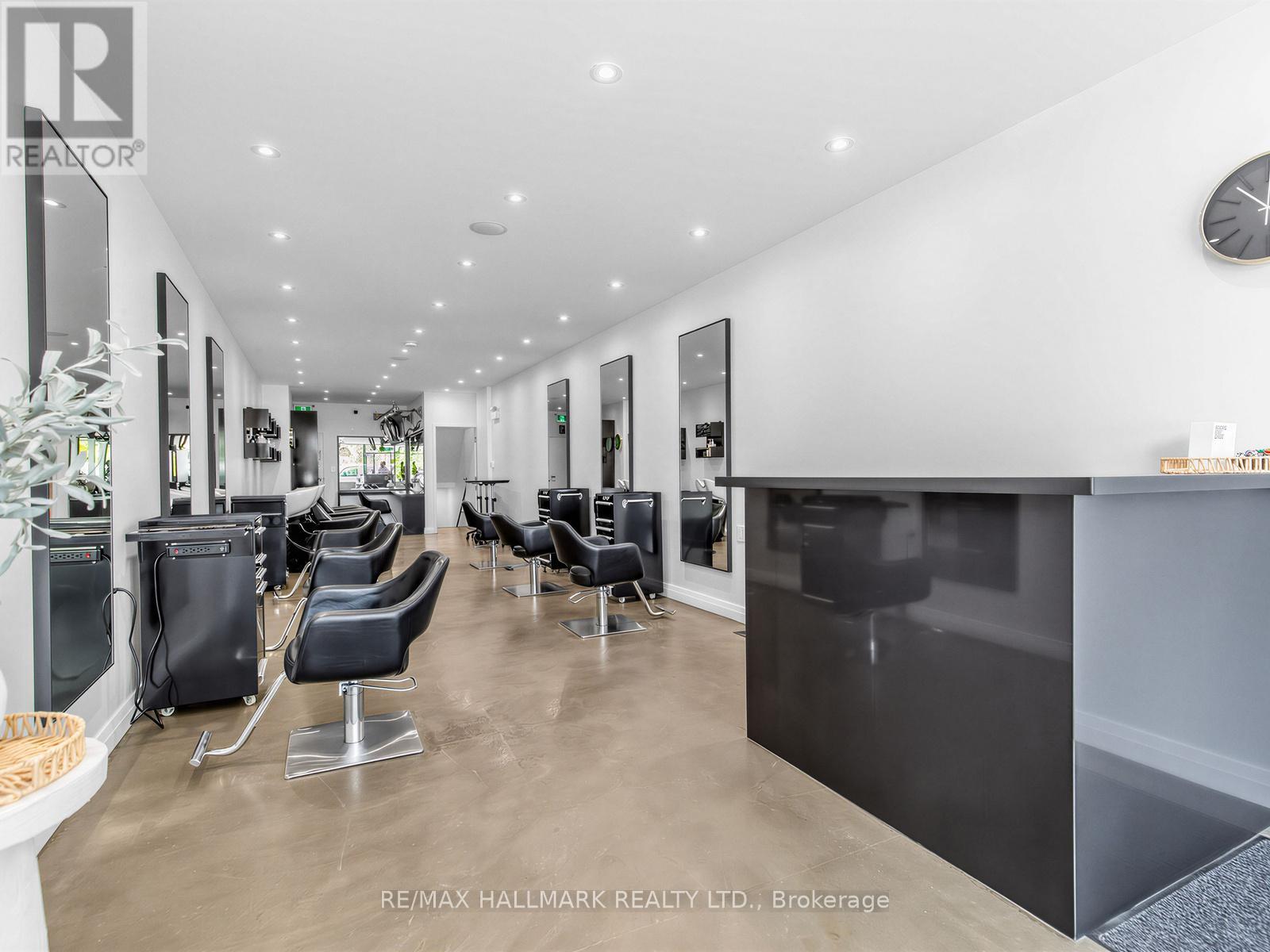 1924 Danforth Avenue, Toronto, Ontario  M4C 1J4 - Photo 3 - E13207972