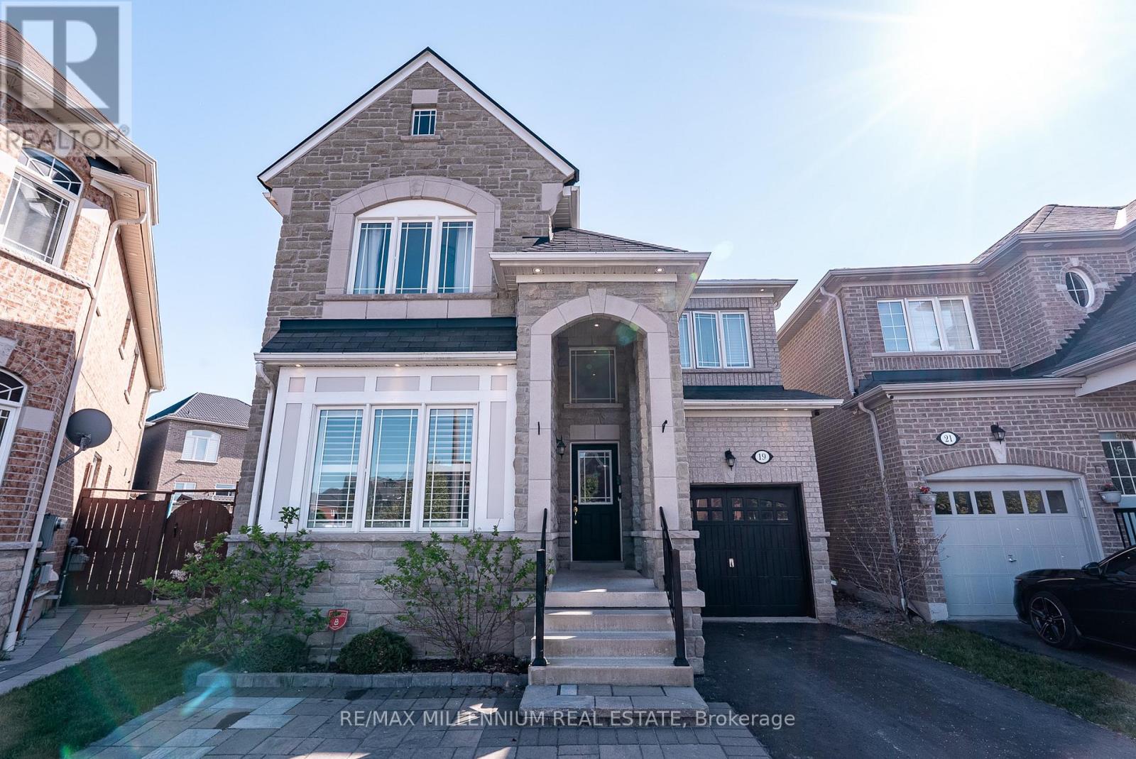 19 Bellotti Crescent, Ajax, Ontario  L1Z 0M2 - Photo 5 - E13208224