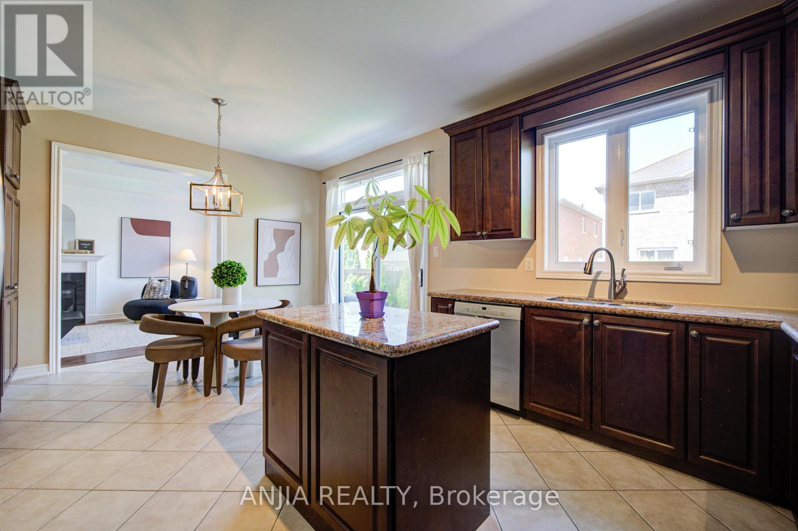 33 Grandwood Avenue, Whitchurch-Stouffville, Ontario  L4A 0M6 - Photo 18 - N13208218