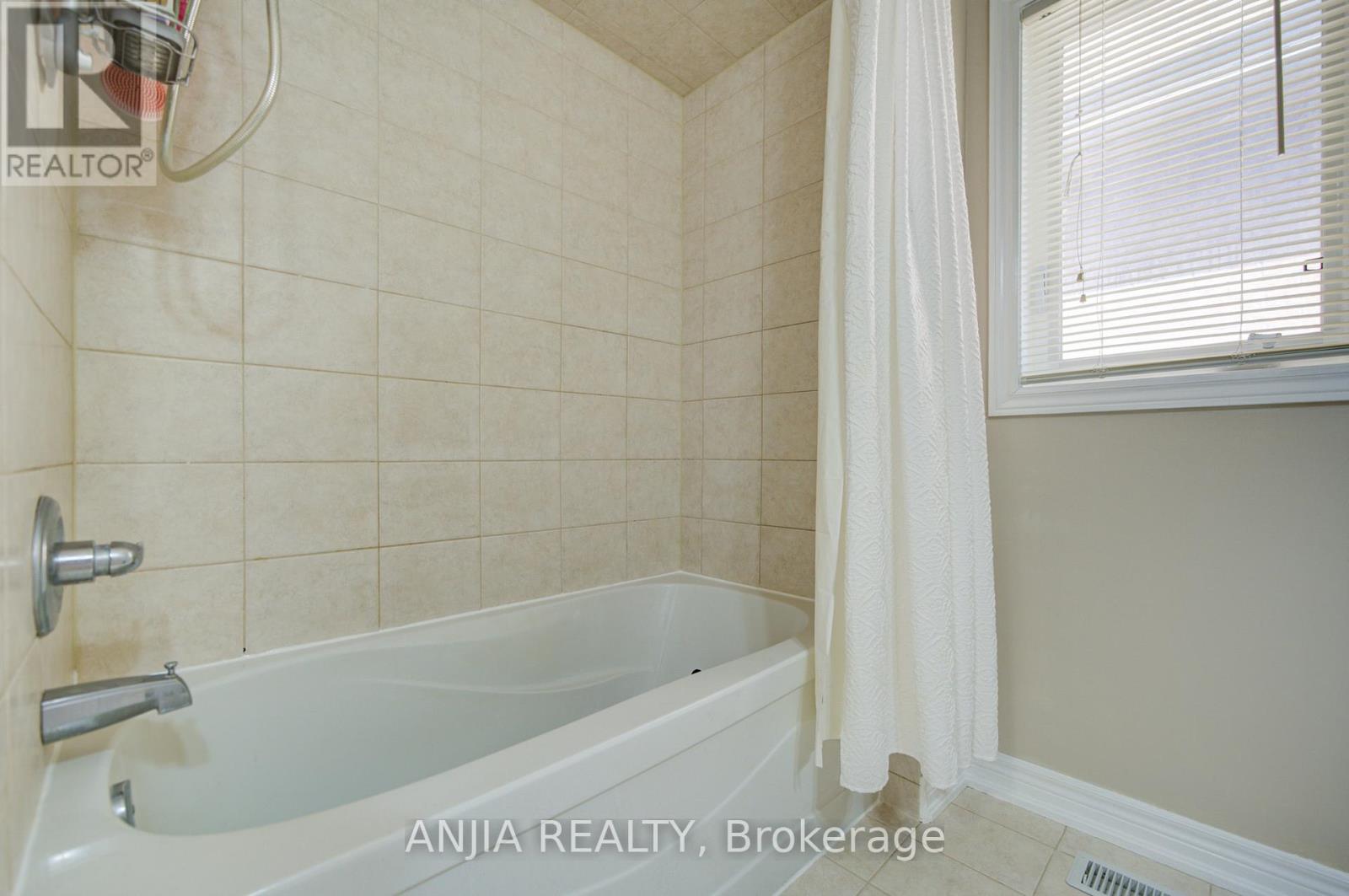 33 Grandwood Avenue, Whitchurch-Stouffville, Ontario  L4A 0M6 - Photo 42 - N13208218