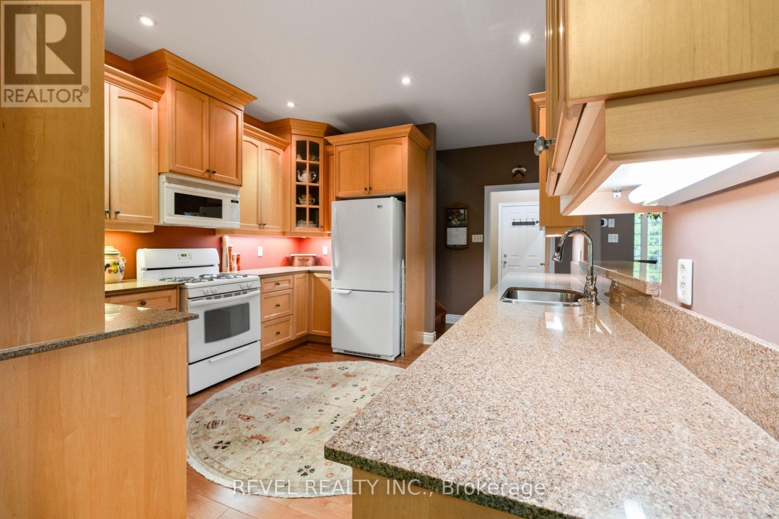 23 Laddie Lane, Springwater, Ontario  L9X 0C3 - Photo 15 - S13208038