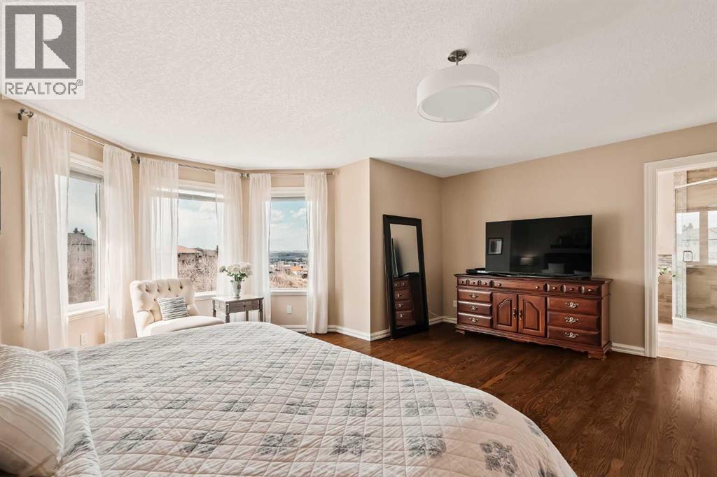 70 Patterson Close Sw, Calgary, Alberta  T3H 3K2 - Photo 27 - A2299899