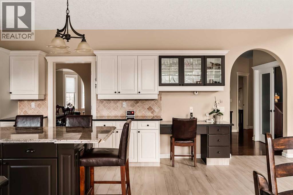70 Patterson Close Sw, Calgary, Alberta  T3H 3K2 - Photo 12 - A2299899