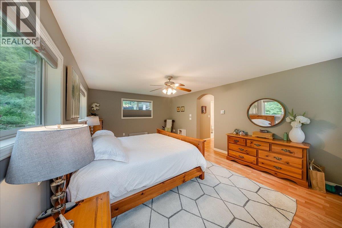 2321 Mcbride Street, Trail, British Columbia  V1R 3A6 - Photo 28 - 10389043