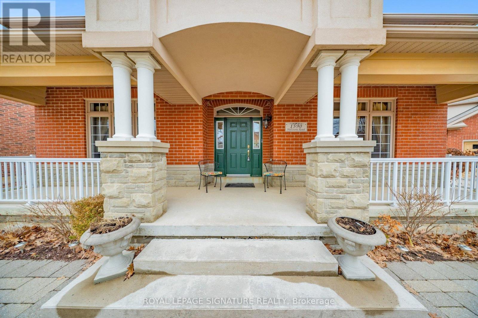 1590 Hallstone Road, Brampton, Ontario  L6Y 5K8 - Photo 6 - W13207936