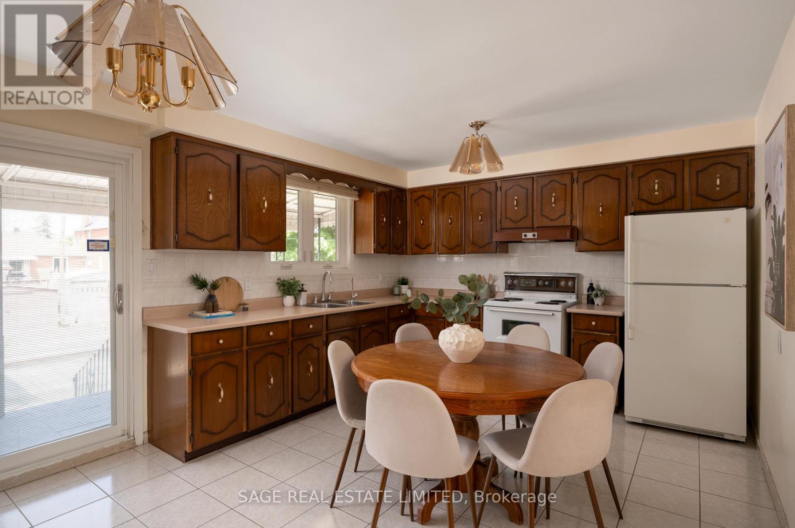22 East Drive E, Toronto, Ontario  M6N 2N7 - Photo 12 - W13207938