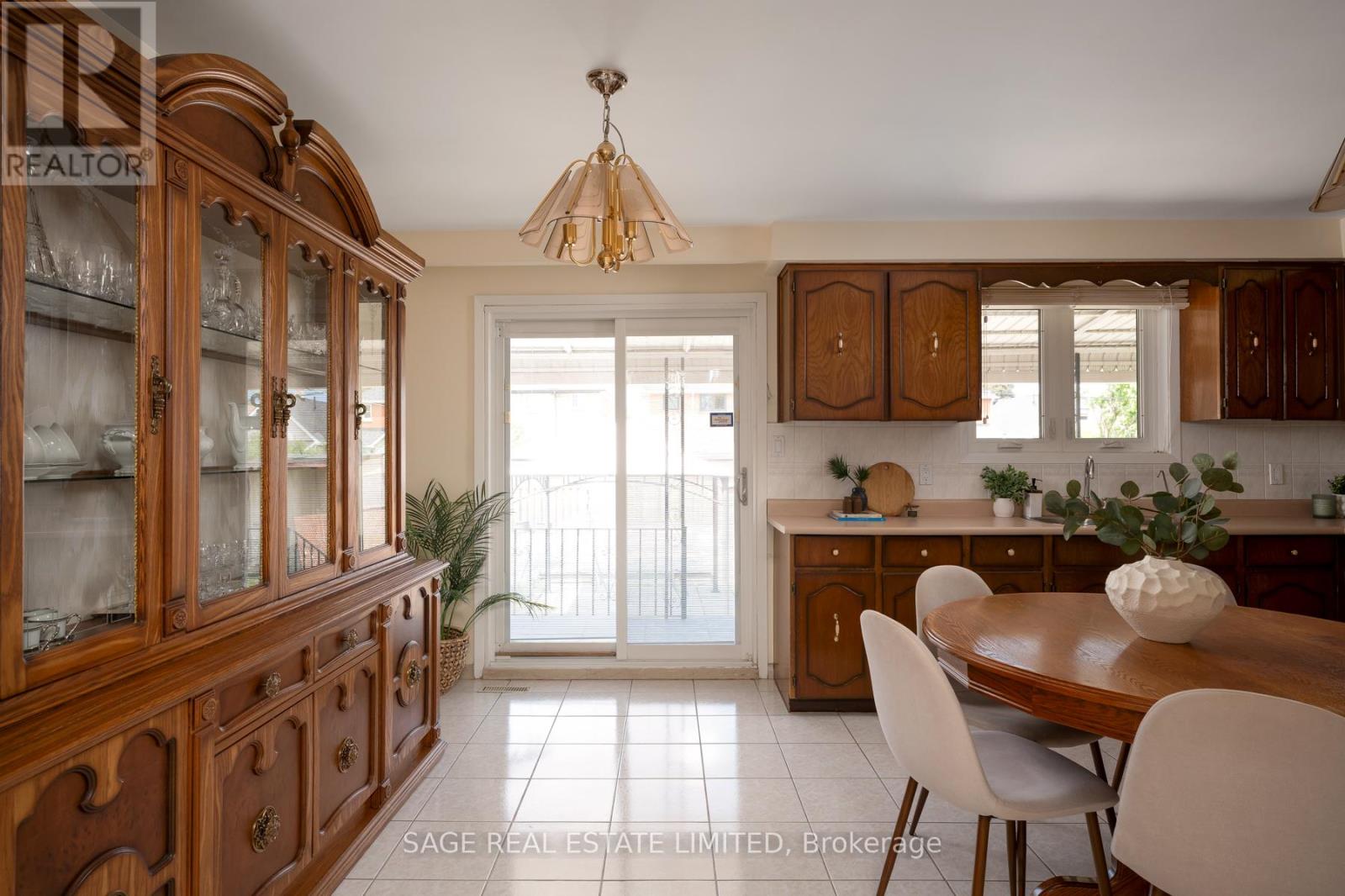 22 East Drive E, Toronto, Ontario  M6N 2N7 - Photo 13 - W13207938