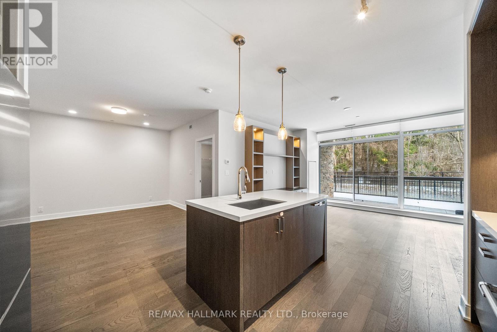 111 - 1575 Lakeshore Road W, Mississauga, Ontario  L5J 1J4 - Photo 7 - W13207958