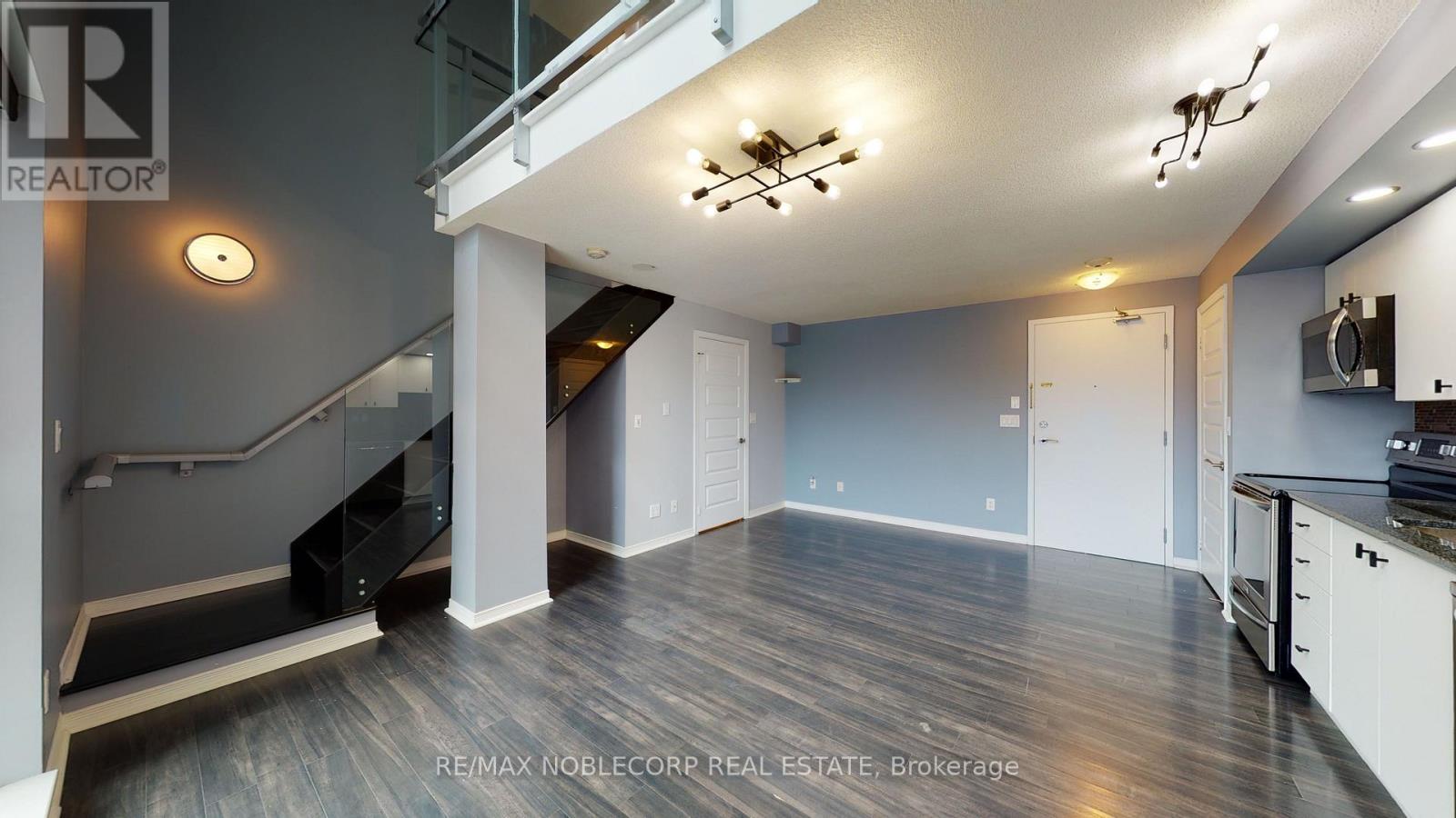 212 - 215 Queen Street E, Brampton, Ontario  L6W 0A9 - Photo 2 - W13207960