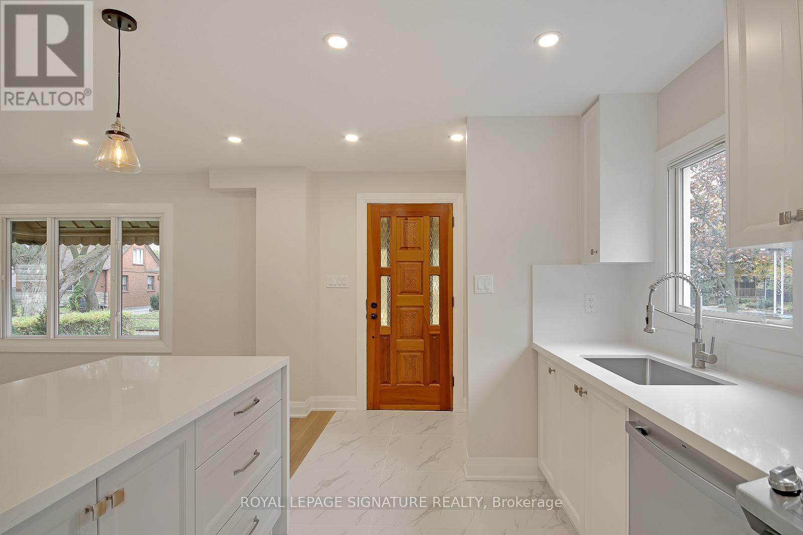 17 UNO DRIVE, Toronto, Ontario