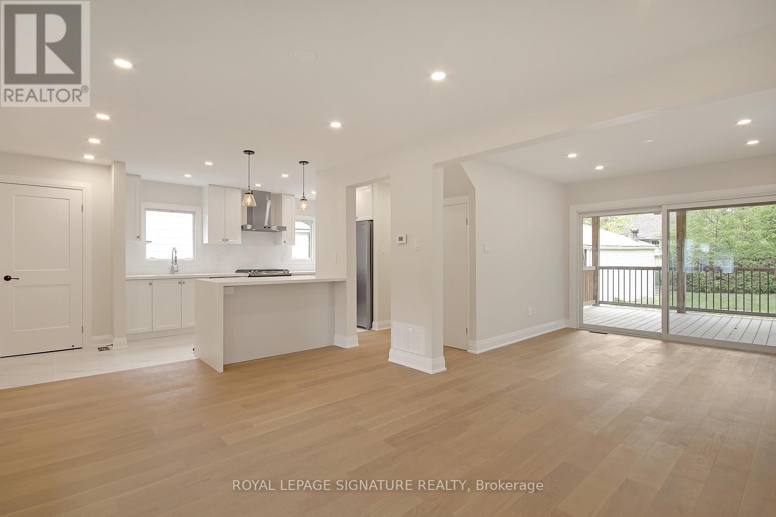 17 Uno Drive, Toronto, Ontario  M8Z 3N7 - Photo 8 - W13208006