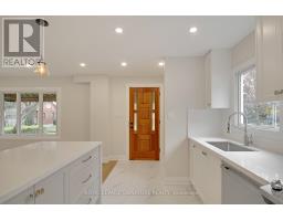17 UNO DRIVE, Toronto, Ontario