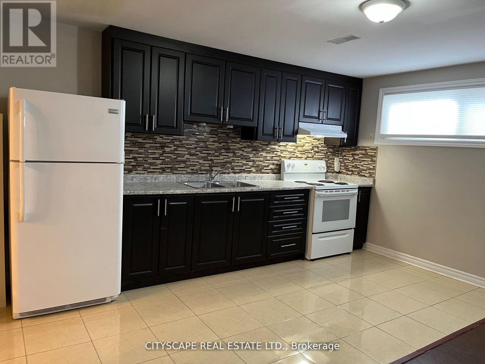 Bsmt - 2 Leslie Street, Brampton, Ontario  L6X 2J4 - Photo 3 - W13208112