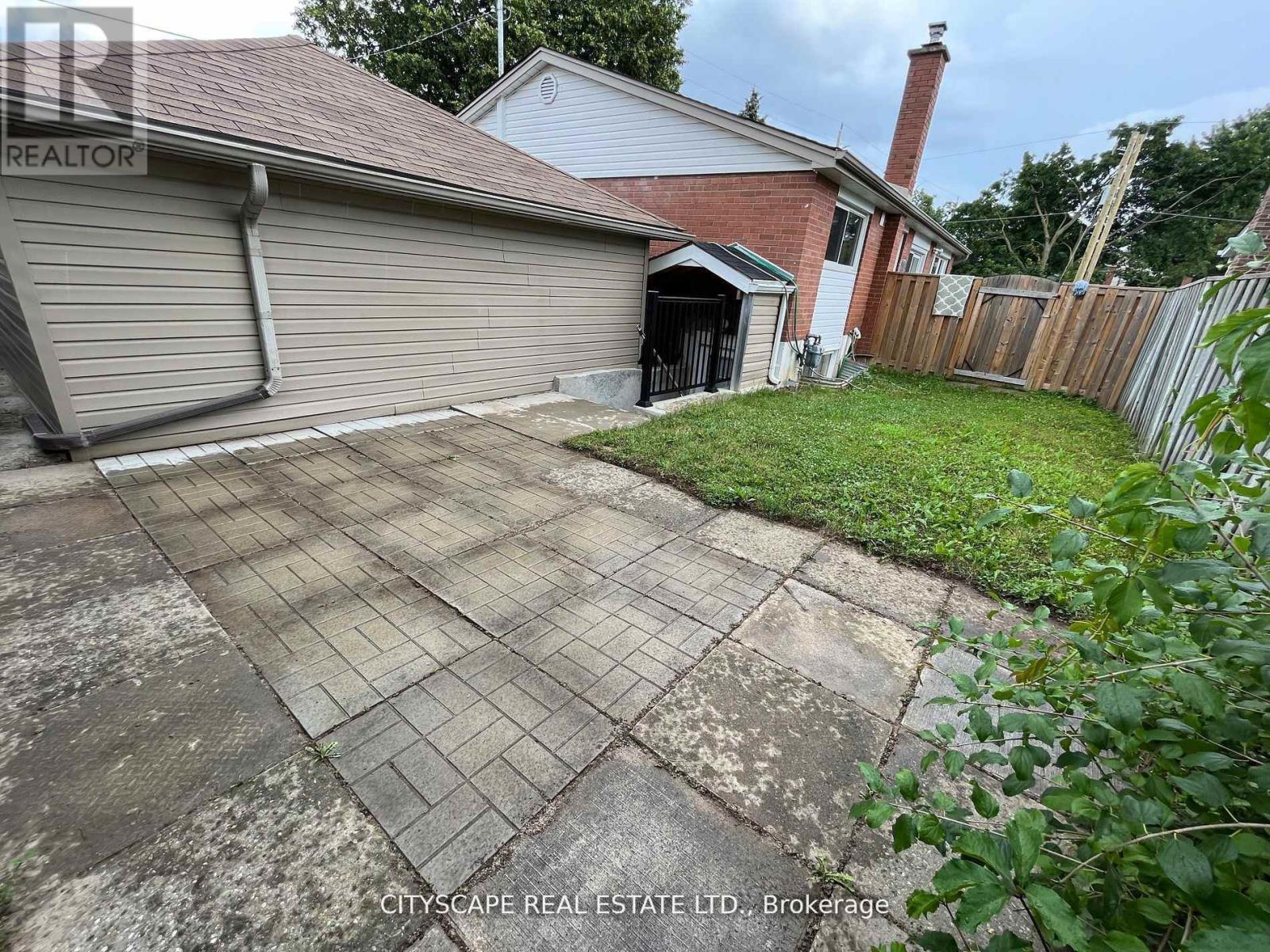 Bsmt - 2 Leslie Street, Brampton, Ontario  L6X 2J4 - Photo 9 - W13208112