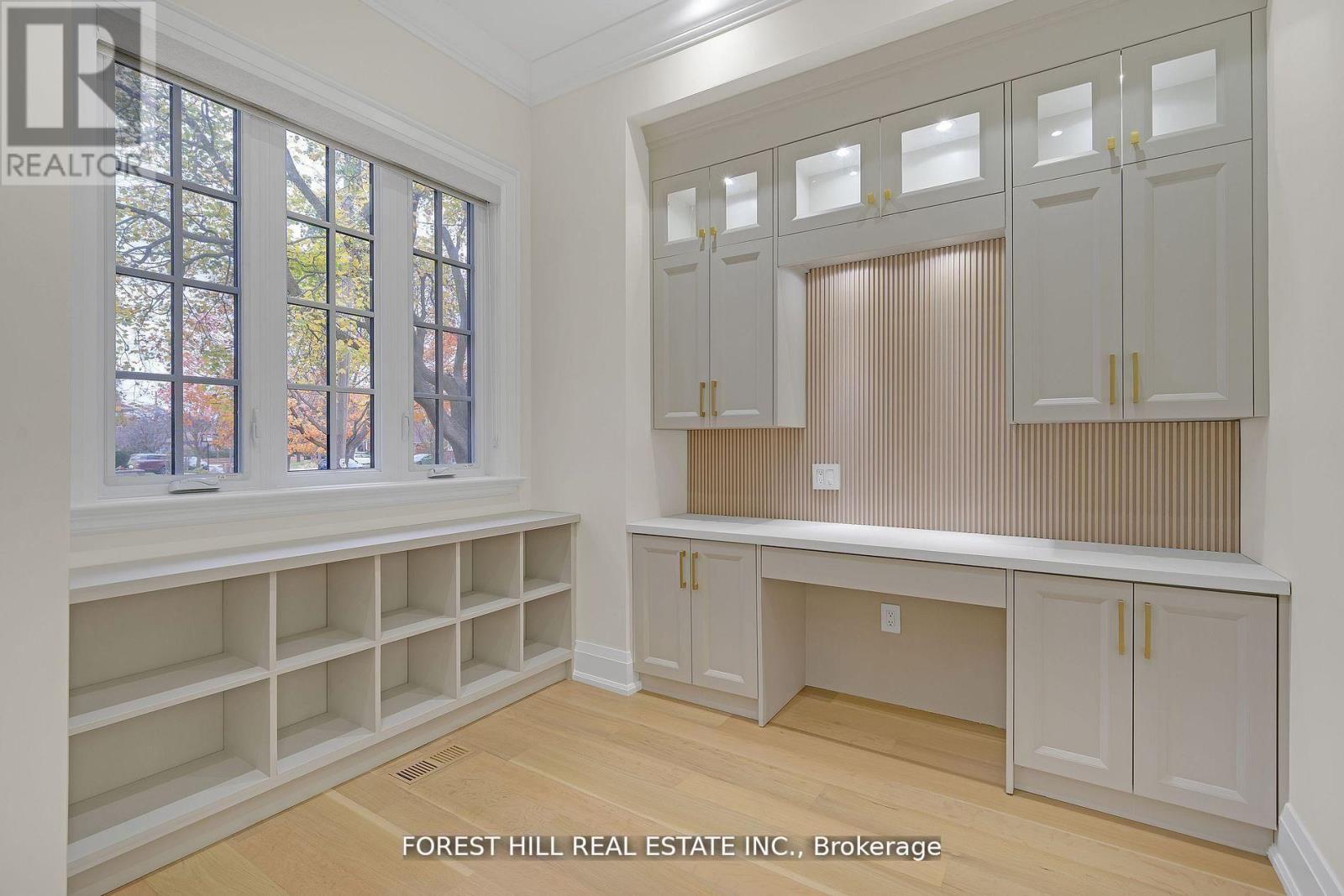 132 Lothian Avenue, Toronto, Ontario  M8Z 4L4 - Photo 4 - W13208118