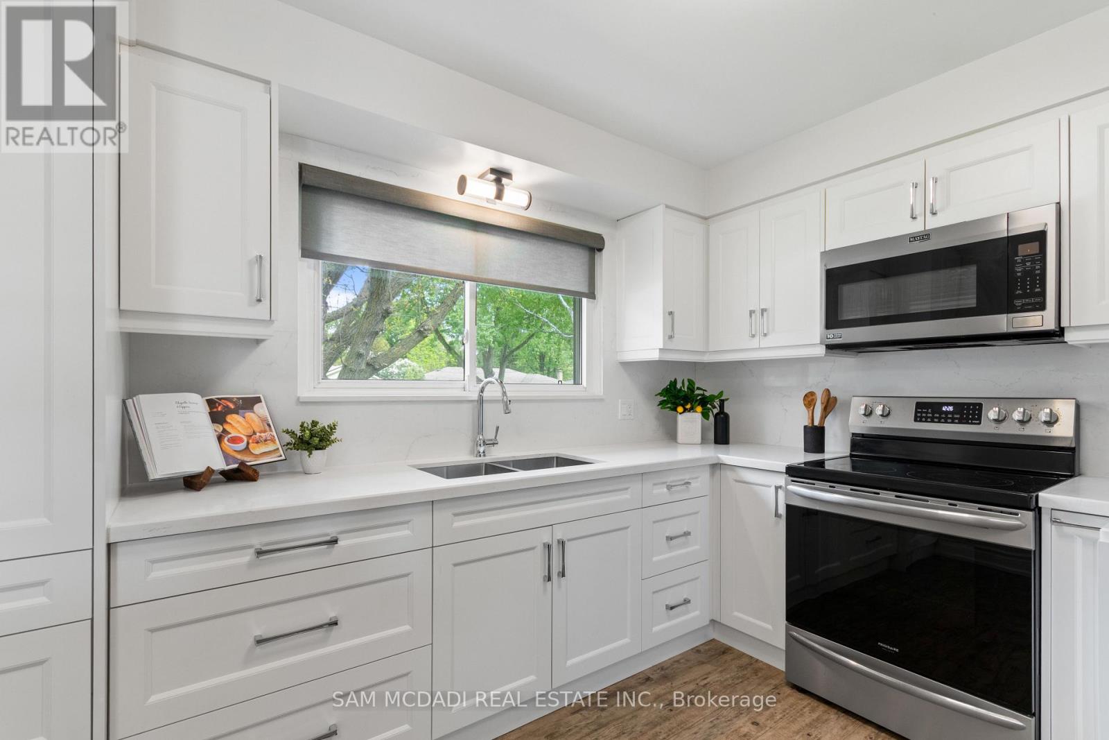 1250 Dunbar Road, Burlington, Ontario  L7P 2J9 - Photo 16 - W13208136