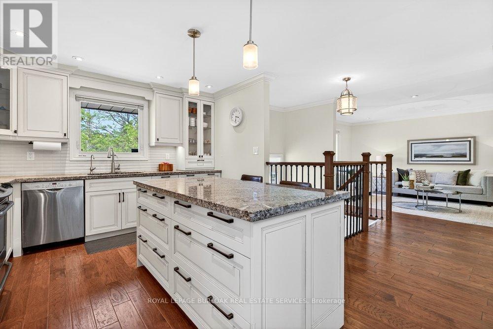 758 Francis Road, Burlington, Ontario  L7T 4A3 - Photo 13 - W13208184