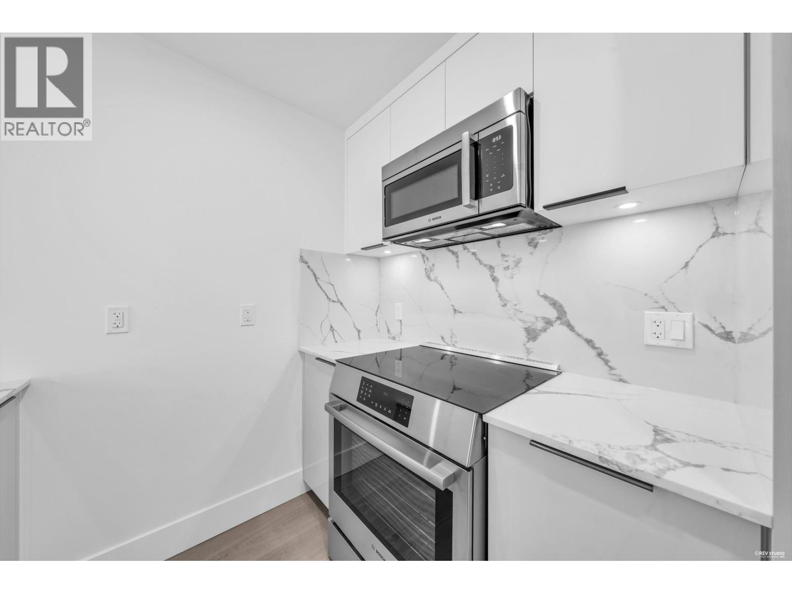 2218 E 1st Avenue, Vancouver, British Columbia  V5N 1B6 - Photo 2 - R3129140