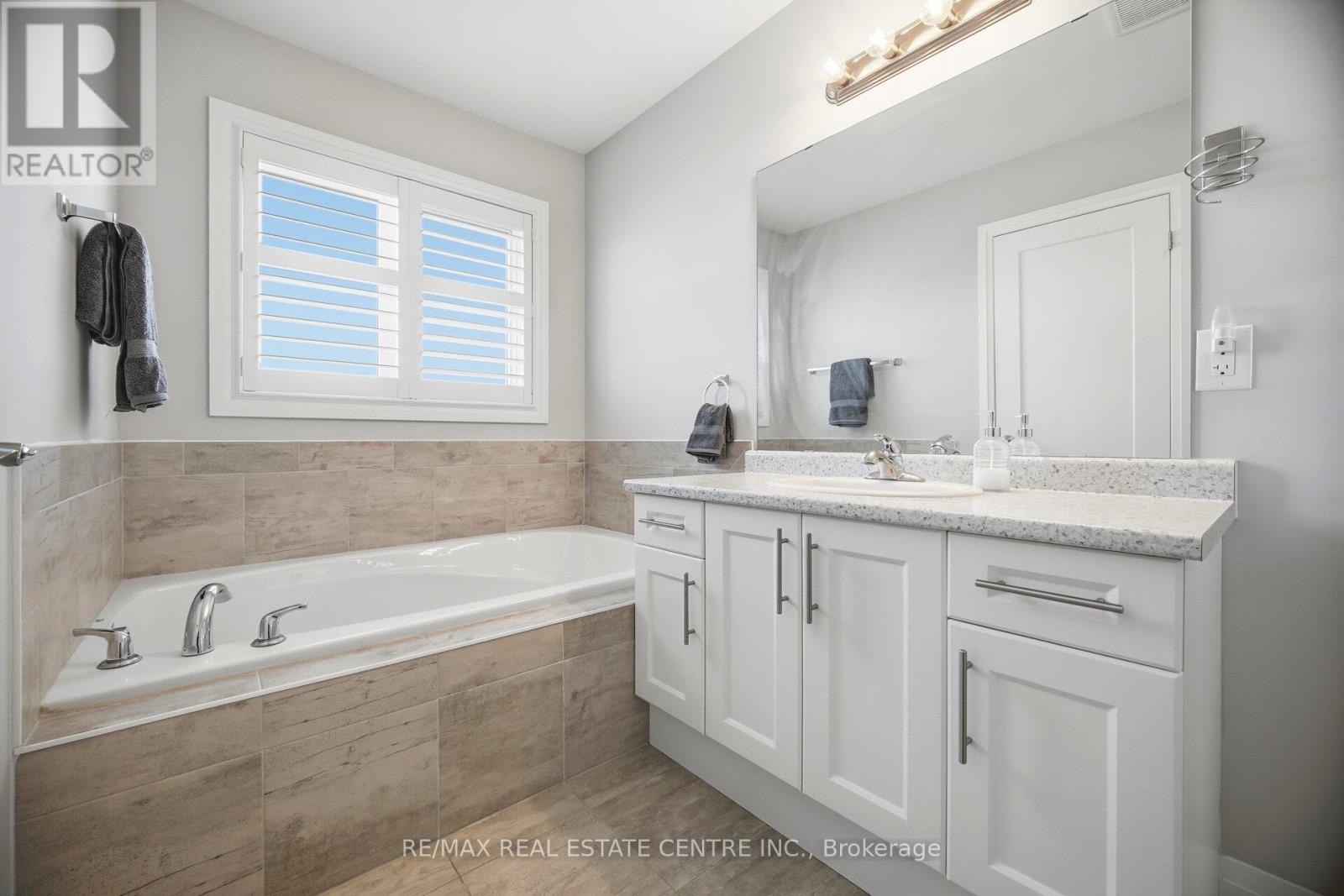 4 Laguna Village Crescent, Hamilton, Ontario  L0R 1P0 - Photo 32 - X13207904