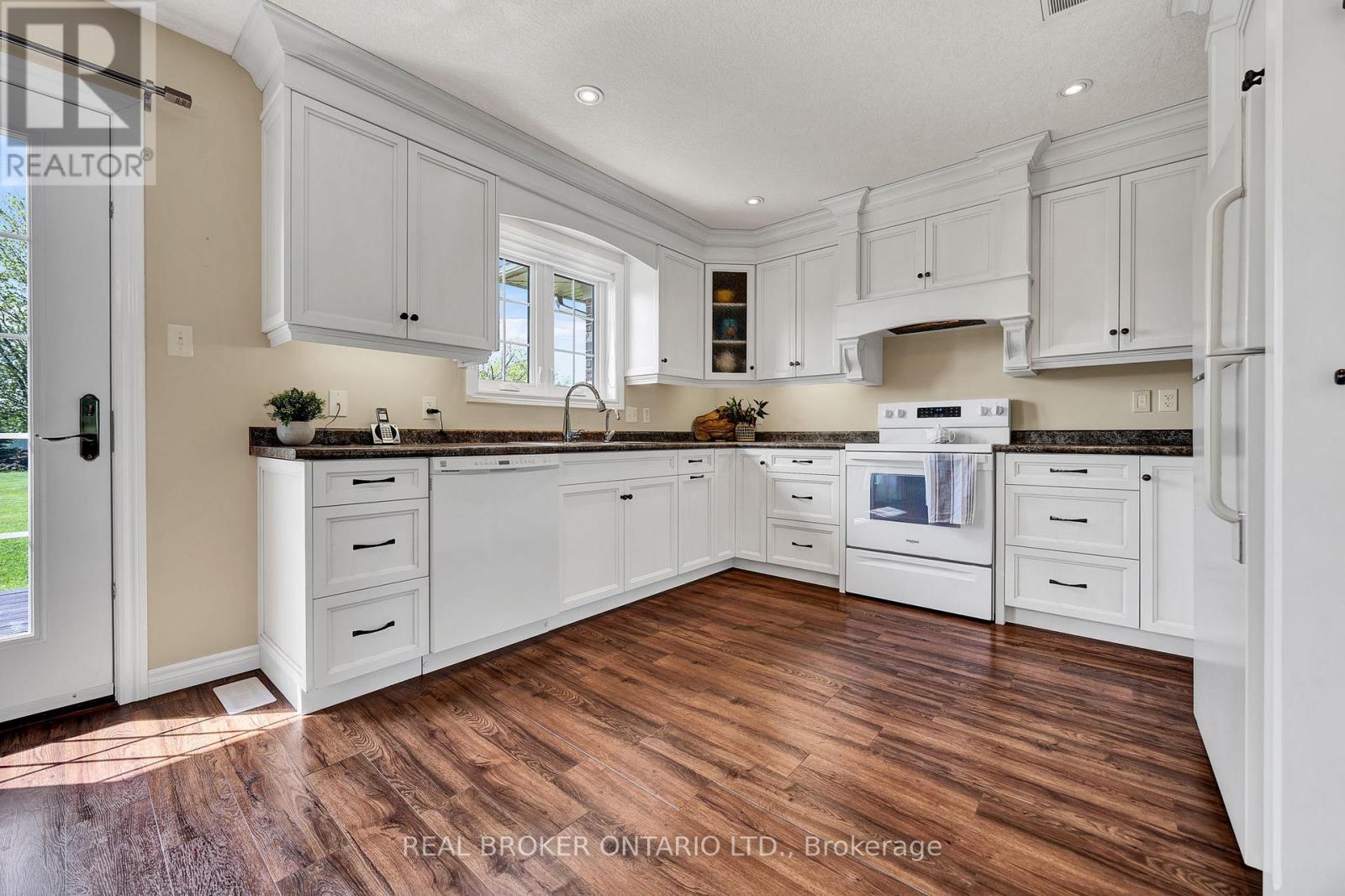 7826 Colonial Drive, Perth East, Ontario  N4W 3G9 - Photo 10 - X13208234