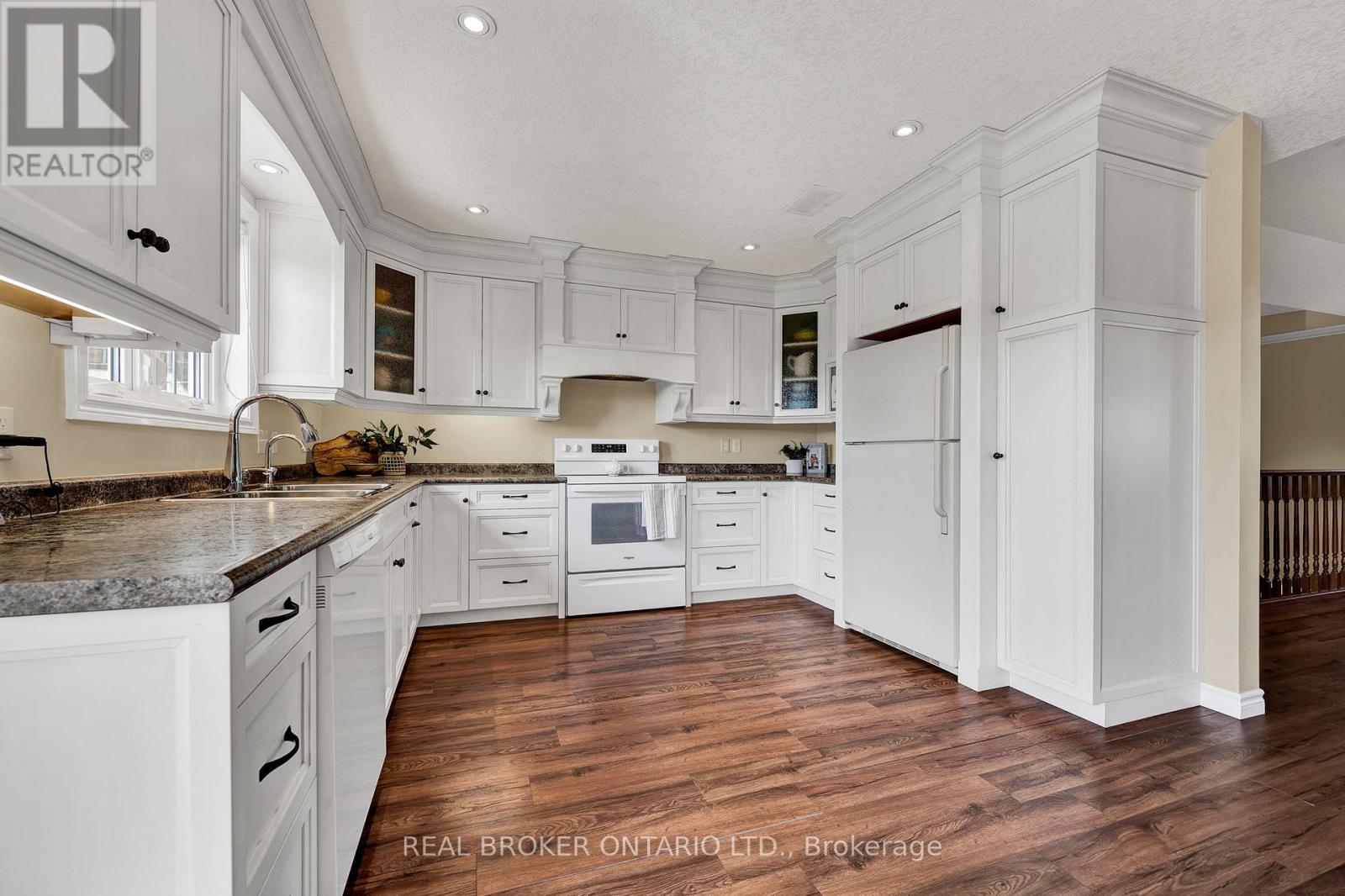 7826 Colonial Drive, Perth East, Ontario  N4W 3G9 - Photo 11 - X13208234