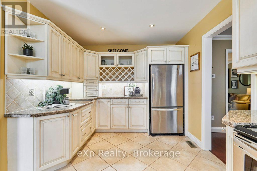 30 Rosewood Court, Whitby, Ontario  L1N 6Y6 - Photo 14 - E13208402
