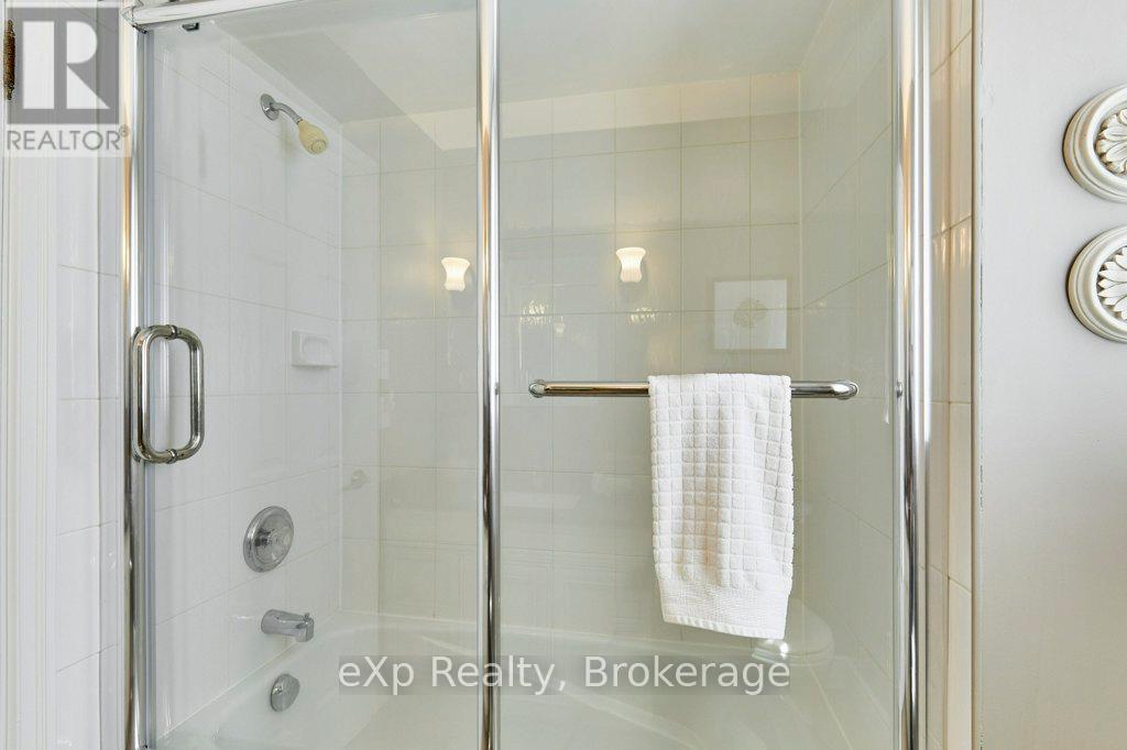 30 Rosewood Court, Whitby, Ontario  L1N 6Y6 - Photo 31 - E13208402