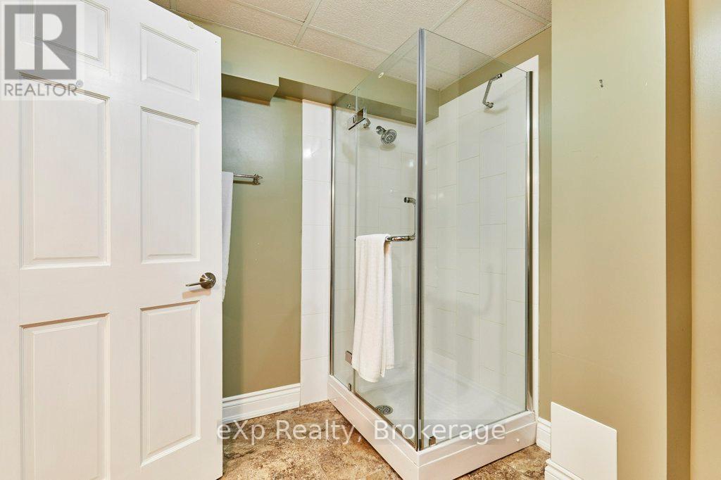 30 Rosewood Court, Whitby, Ontario  L1N 6Y6 - Photo 39 - E13208402