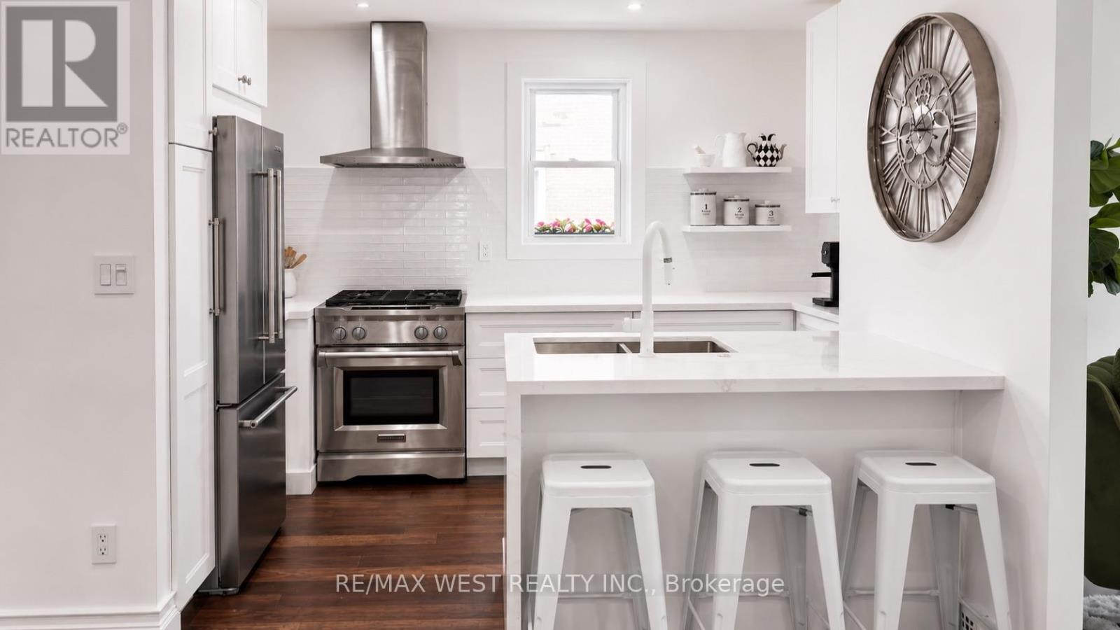 12 Brentwood Road S, Toronto, Ontario  M8Z 3N2 - Photo 4 - W13208198