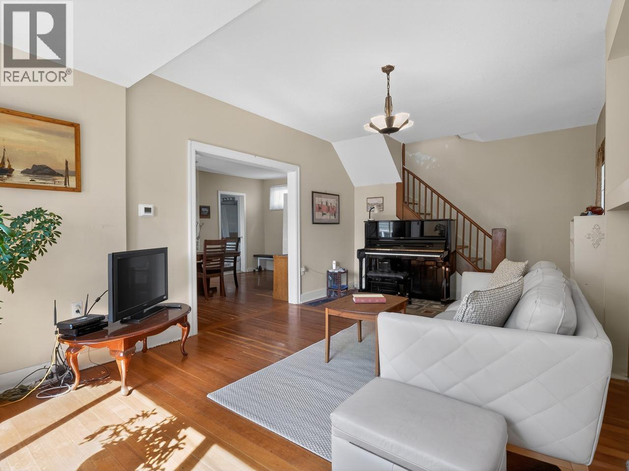 836 Thirteenth Street, New Westminster, British Columbia  V3M 4M9 - Photo 3 - R3127567