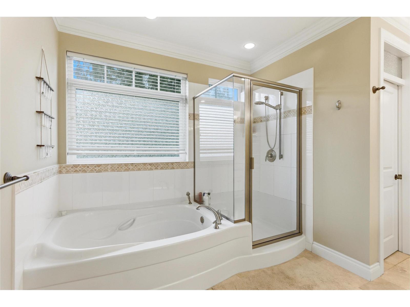 20326 74b Avenue, Surrey, British Columbia  V2Y 1V4 - Photo 18 - R3091199