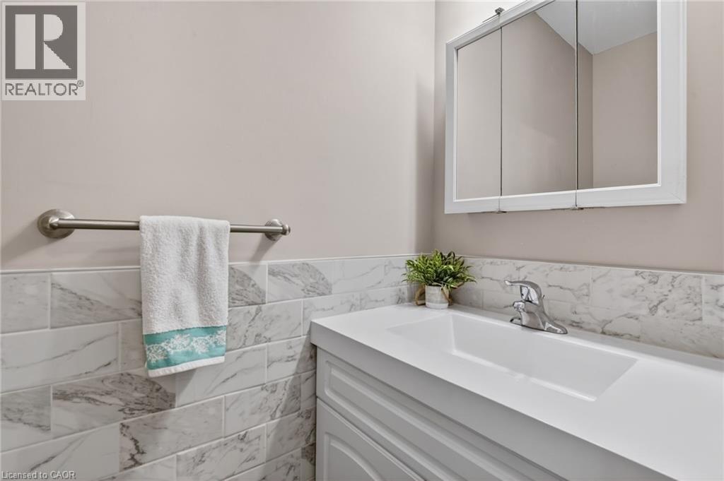 150 Gateshead Crescent Unit# 19, Stoney Creek, Ontario  L8G 4A7 - Photo 8 - 40825481