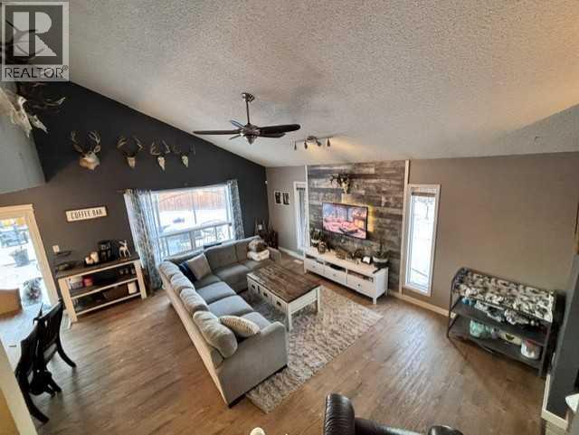 8210 104 Avenue, Peace River, Alberta  T8S 1X9 - Photo 15 - A2272074