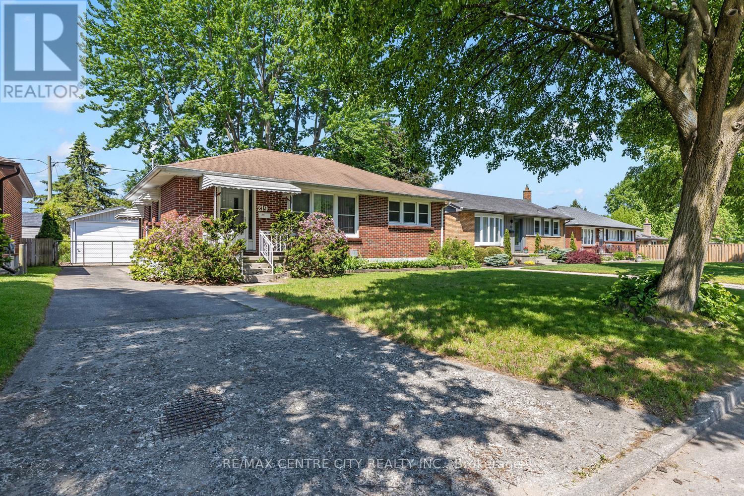 $475,000219 Fairway Avenue, London East, Ontario