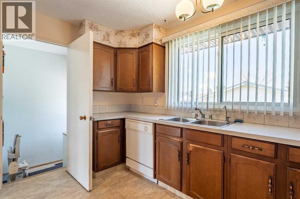 3320 Temple Road Ne, Calgary, Alberta  T1Y 3A9 - Photo 10 - A2308896