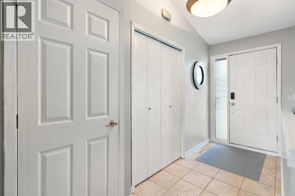 8 Hawkwood Place Nw, Calgary, Alberta  T3G 1X6 - Photo 3 - A2313839