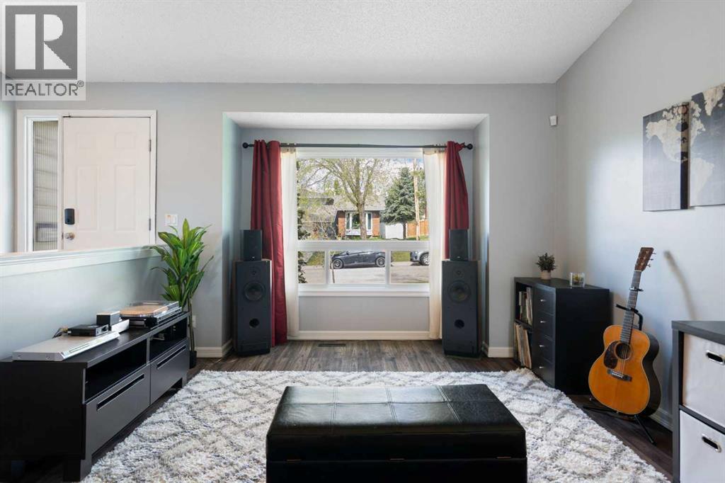 8 Hawkwood Place Nw, Calgary, Alberta  T3G 1X6 - Photo 5 - A2313839