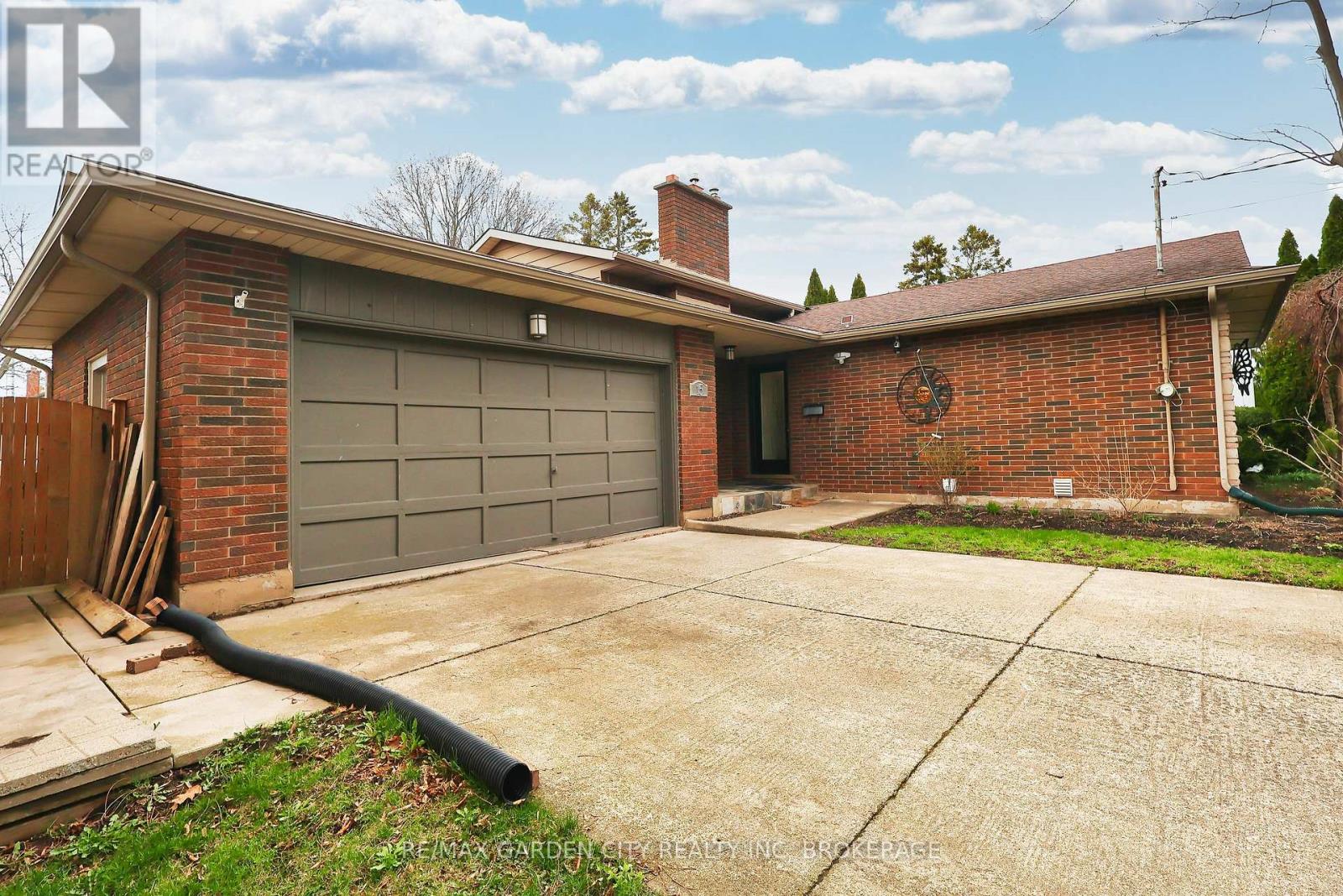 15 BLACK FRIARS ROAD, St. Catharines, Ontario
