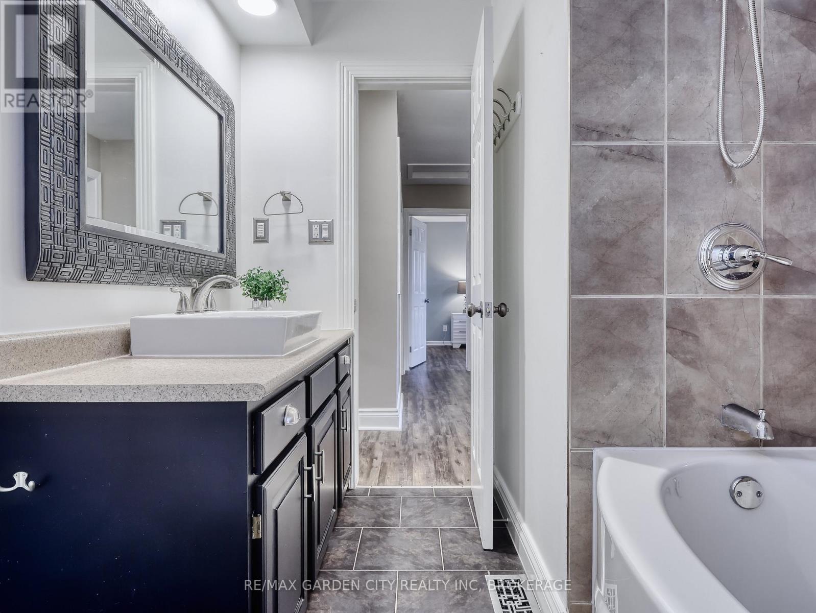 15 Black Friars Road, St. Catharines, Ontario  L2N 2M8 - Photo 26 - X13208470